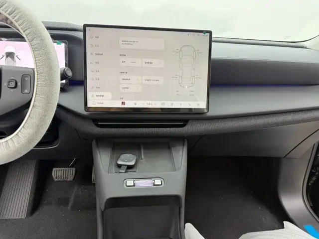 Volvo XC70 Plug-in Hybrid — Фото автомобиля 8