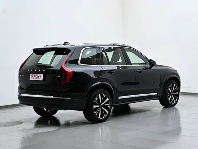 Volvo XC90 — Фото автомобиля 7