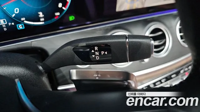 Mercedes-Benz E-Class — Фото автомобиля 12