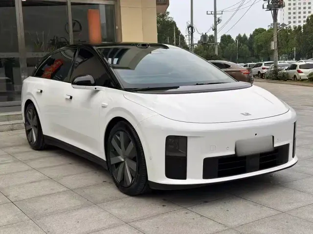 Li Auto i6 — Фото автомобиля 3