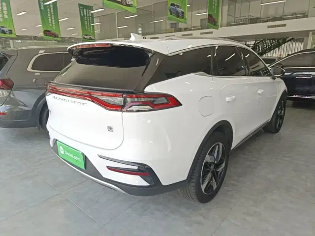 BYD Tang — Фото автомобиля 6
