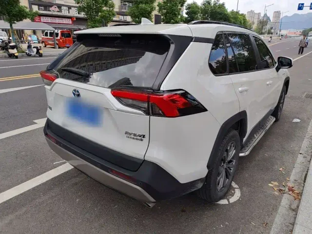 Toyota RAV4 — Фото автомобиля 6