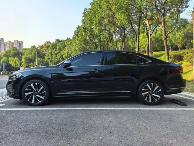 Volkswagen Passat — Фото автомобиля 9