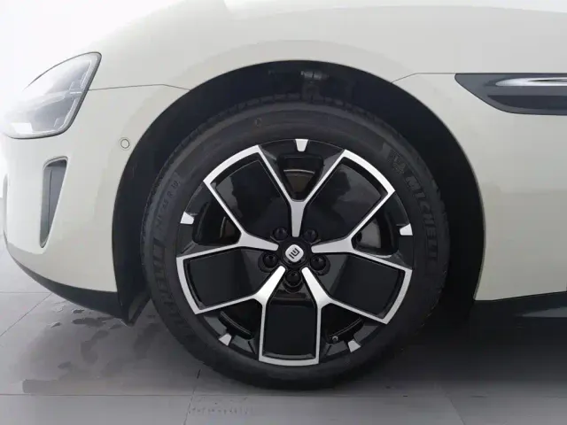 Xiaomi SU7 — Фото автомобиля 17