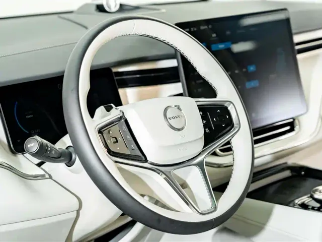 Volvo EM90 — Фото автомобиля 11
