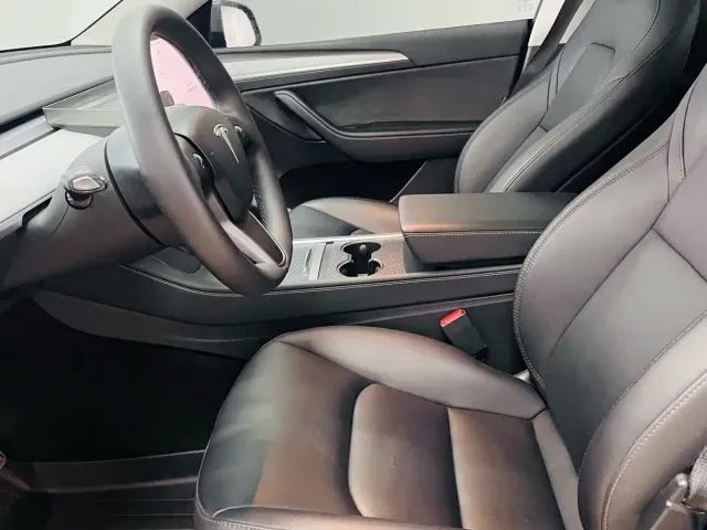 Tesla Model Y — Фото автомобиля 8