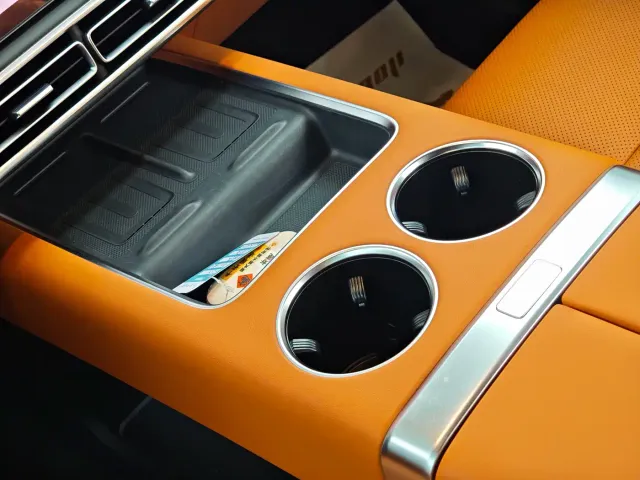 Li Auto L8 — Фото автомобиля 10