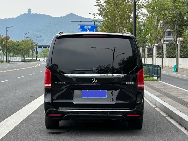 Mercedes-Benz V-Class — Фото автомобиля 5