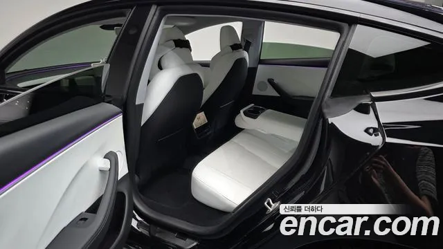 Tesla Model 3 — Фото автомобиля 16