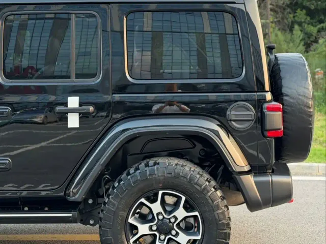 Jeep Wrangler — Фото автомобиля 16