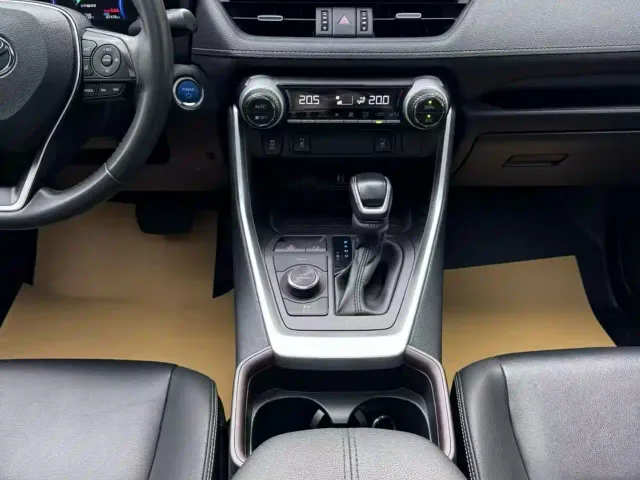 Toyota RAV4 — Фото автомобиля 7