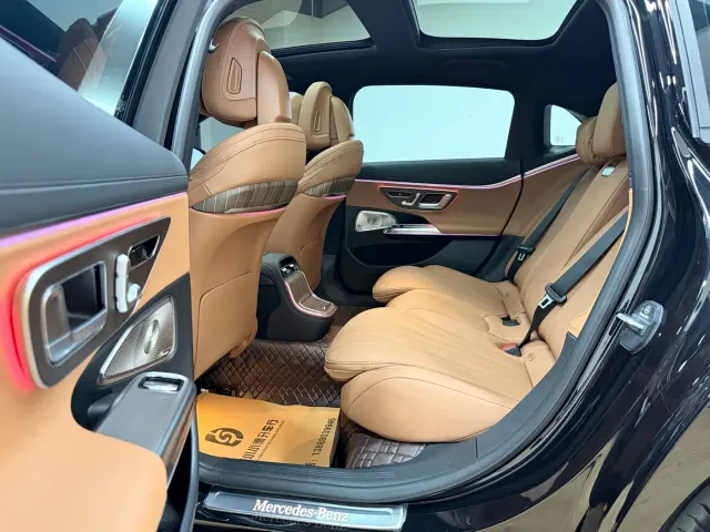 Mercedes-Benz E-Class — Фото автомобиля 18