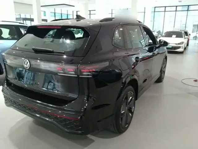Volkswagen Tiguan L — Фото автомобиля 6
