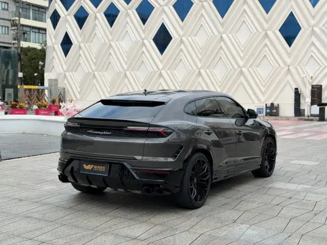 Lamborghini Urus — Фото автомобиля 4