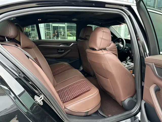 BMW 5 Series — Фото автомобиля 16