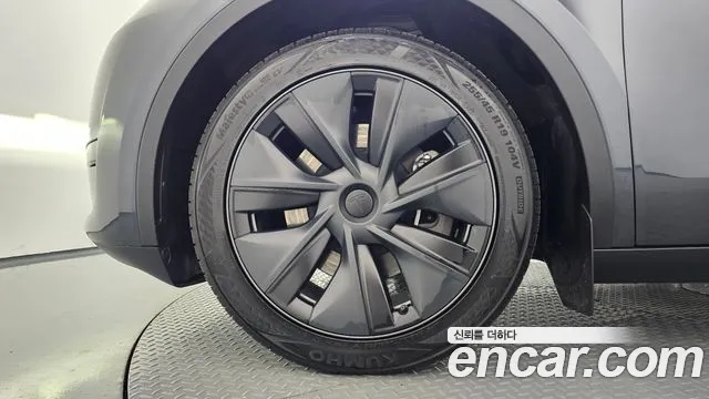 Tesla Model Y — Фото автомобиля 5