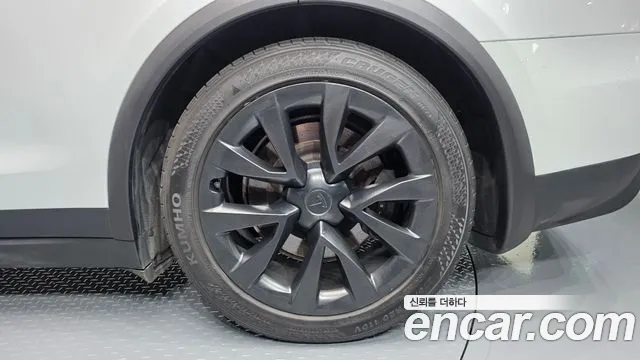 Tesla Model X — Фото автомобиля 21