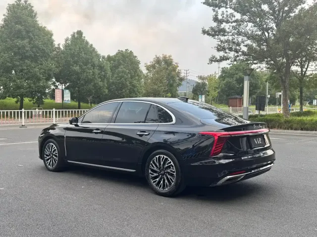 Hongqi H5 — Фото автомобиля 7