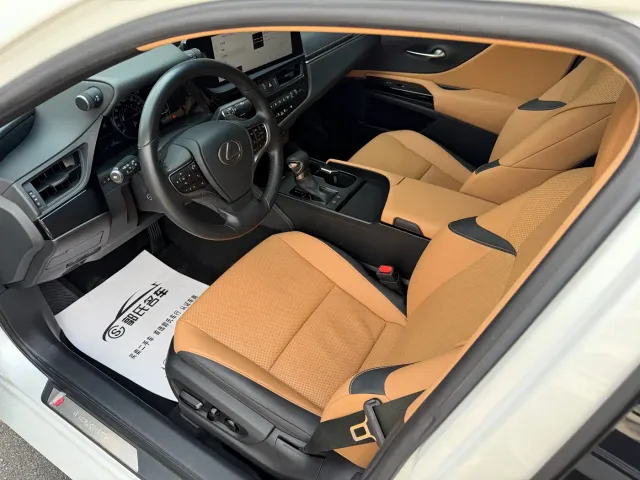 Lexus ES — Фото автомобиля 22