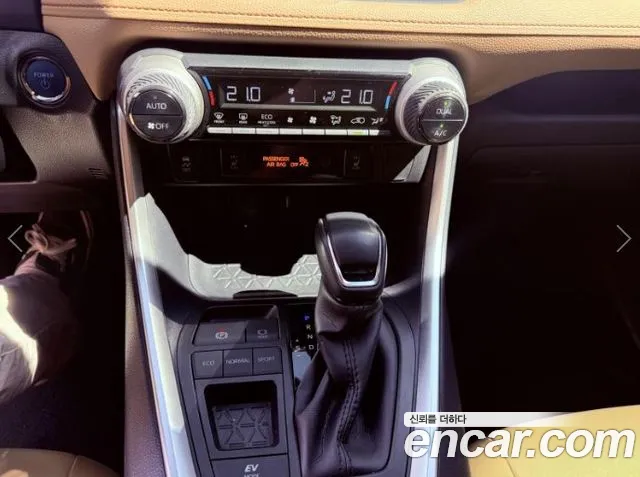 Toyota RAV4 Generation 5 — Фото автомобиля 10