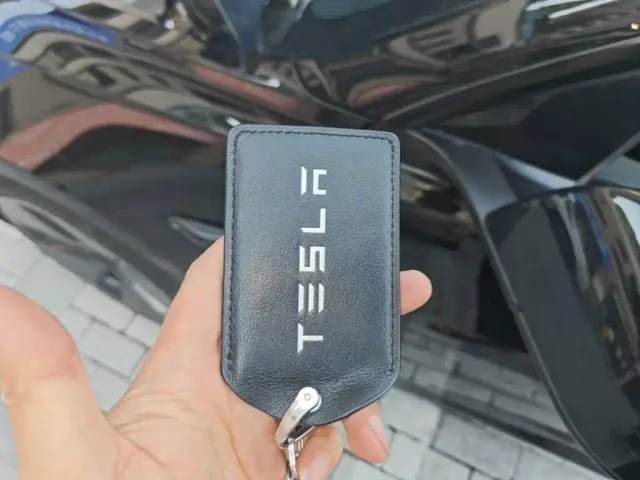 Tesla Model 3 — Фото автомобиля 8