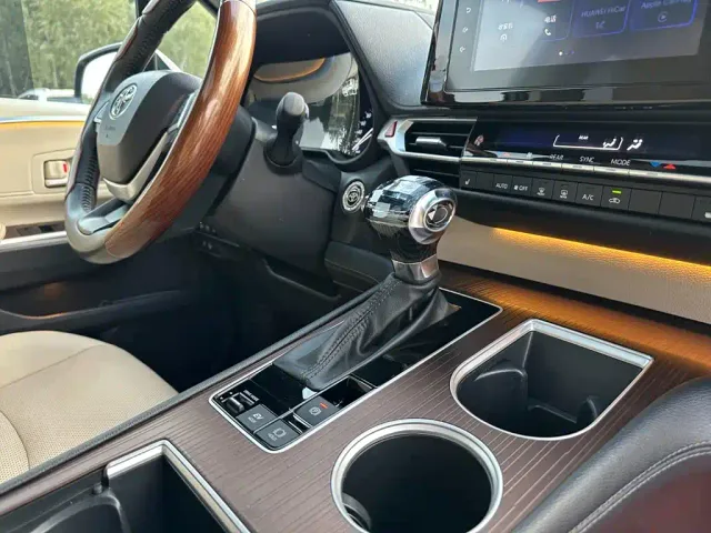 Toyota Sienna — Фото автомобиля 17