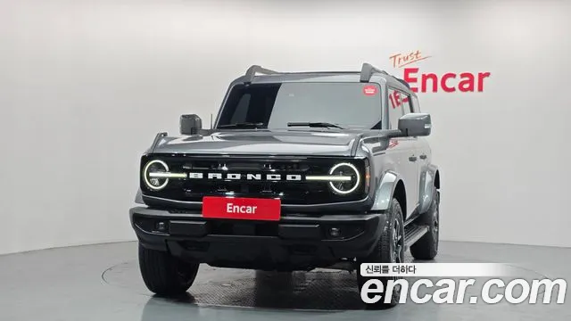 Ford Bronco — Фото автомобиля 3
