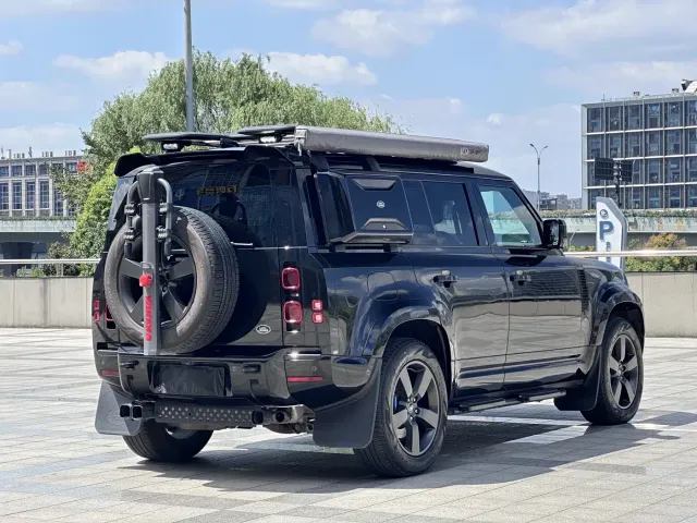 Land Rover Defender — Фото автомобиля 17