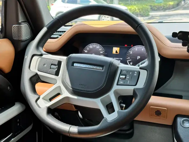 Land Rover Defender — Фото автомобиля 8