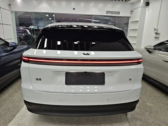 Li Auto i6 — Фото автомобиля 5