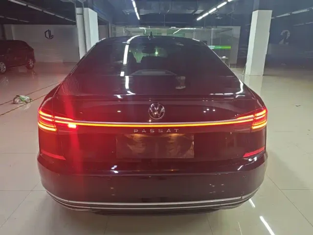 Volkswagen Passat — Фото автомобиля 5