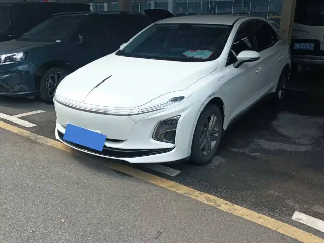 Фотография автомобиля — Hongqi E-QM5