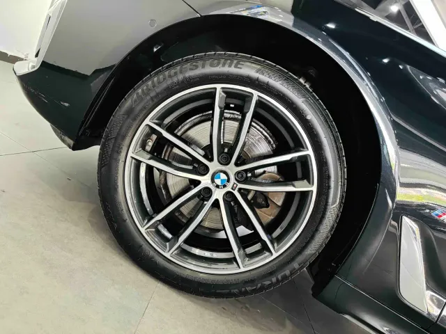 BMW 5 Series — Фото автомобиля 10