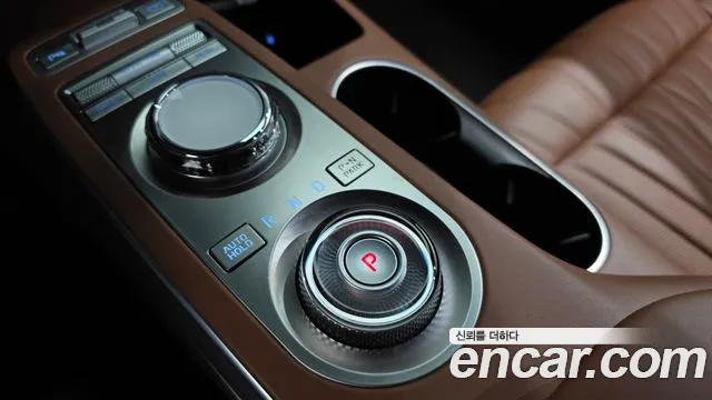 Genesis GV70 — Фото автомобиля 12