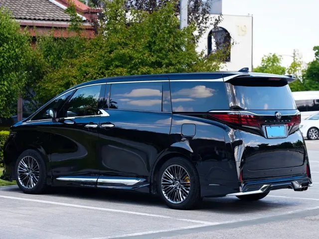 Toyota Alphard — Фото автомобиля 17