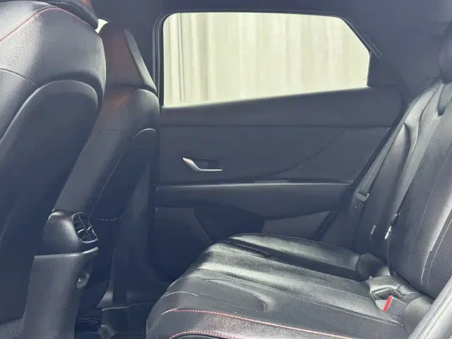Hyundai Elantra 2022 1.5L CVT 20th Anniversary Edition — Фото автомобиля 8