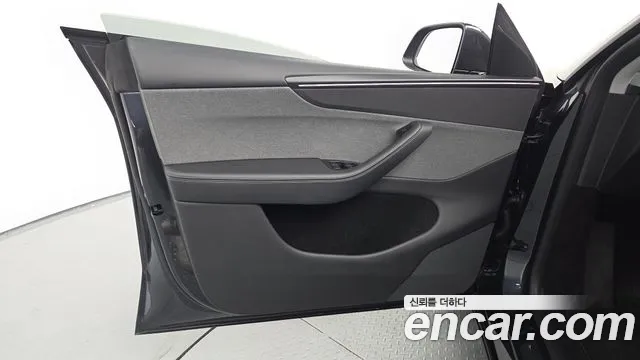 Tesla Model Y — Фото автомобиля 22