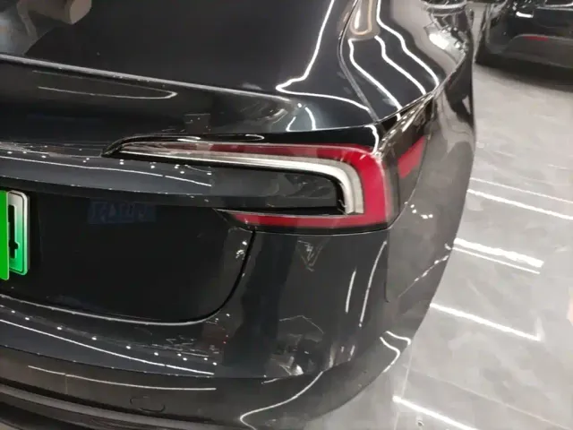 Tesla Model 3 — Фото автомобиля 7