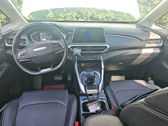 Maxus EUNIQ 5 — Фото автомобиля 12