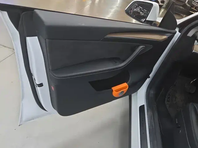 Tesla Model Y — Фото автомобиля 7
