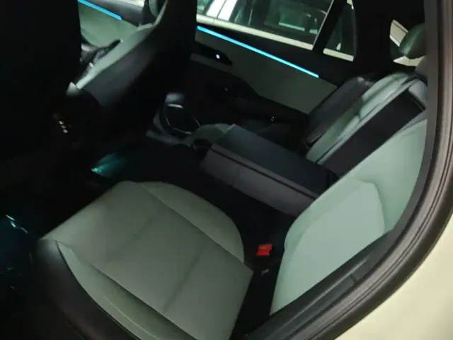 Hongqi EH7 — Фото автомобиля 16