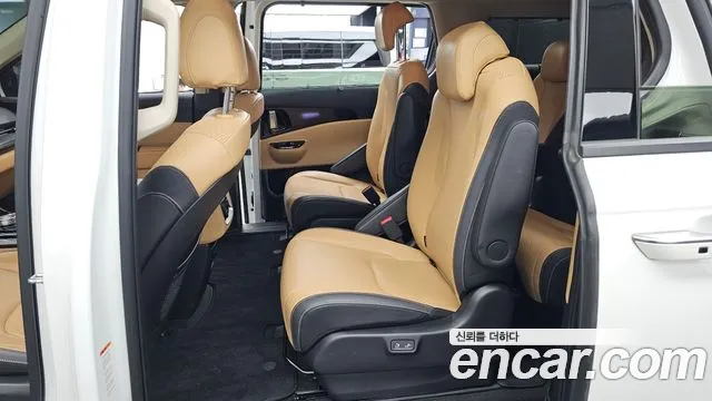 Kia Carnival Generation 4 — Фото автомобиля 16