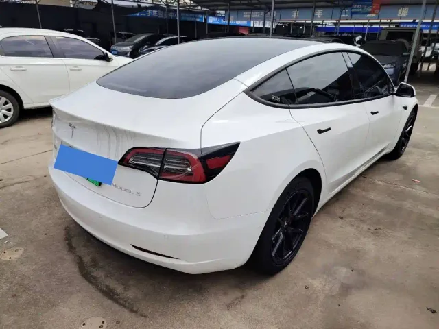 Tesla Model 3 — Фото автомобиля 13