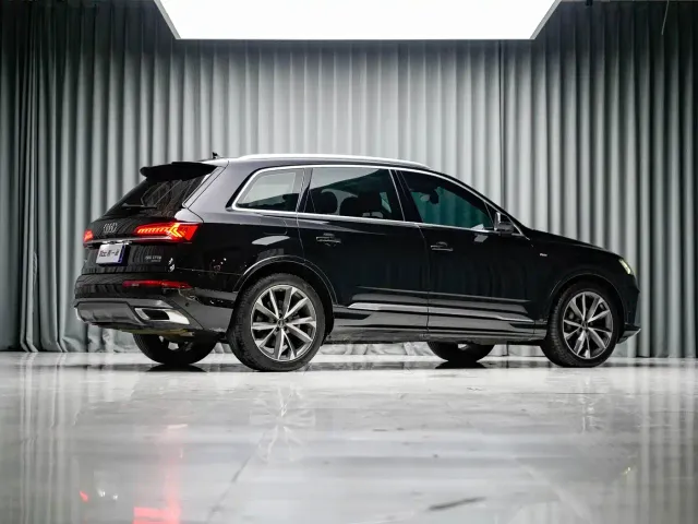 Audi Q7 — Фото автомобиля 9