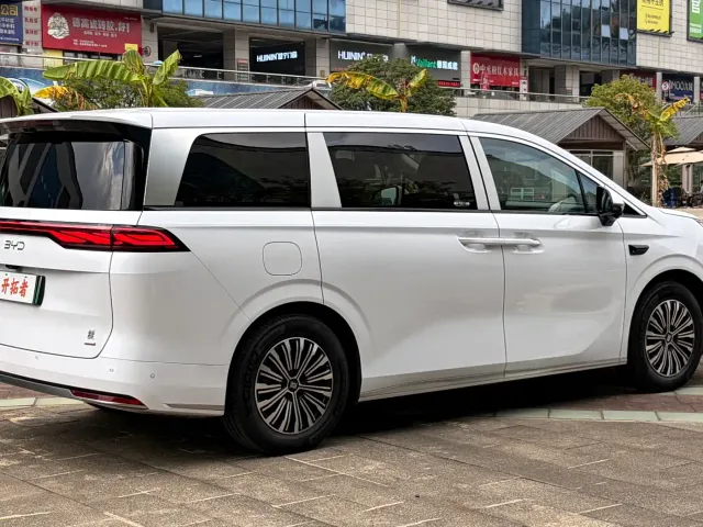 BYD Xia — Фото автомобиля 4