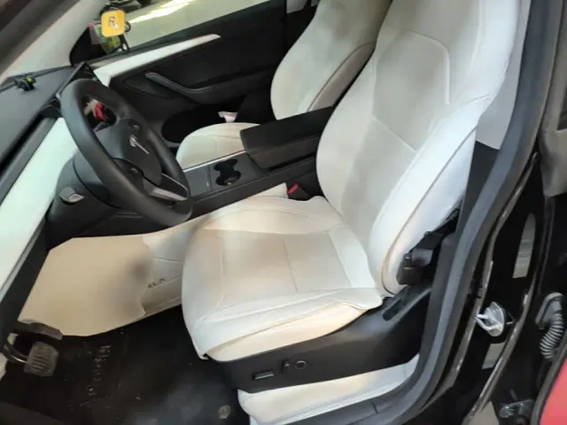 Tesla Model Y — Фото автомобиля 14