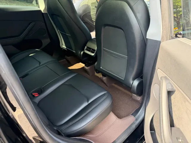 Tesla Model Y — Фото автомобиля 11