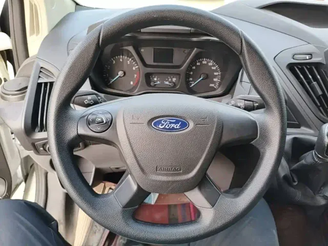 Ford Transit 2019 2.0T Gasoline Multi-Purpose Commercial Vehicle Short Wheelbase Low Roof 6-Seater China VI — Фото автомобиля 10
