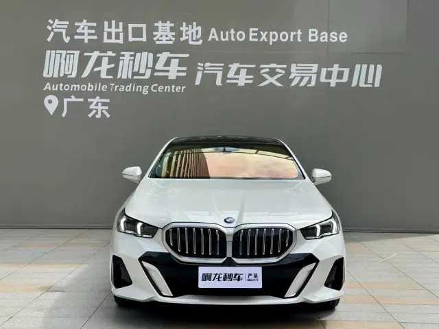 BMW 5 Series — Фото автомобиля 2