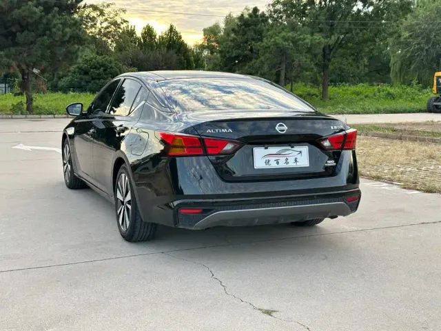 Nissan Teana — Фото автомобиля 4